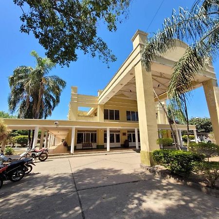Hotel Portico Norte Tartagal المظهر الخارجي الصورة