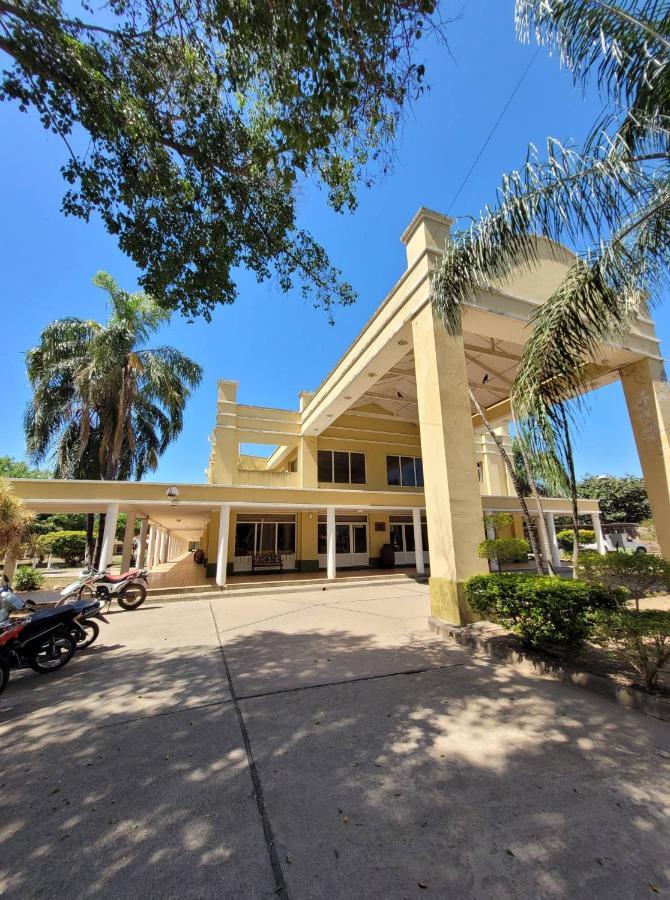 Hotel Portico Norte Tartagal المظهر الخارجي الصورة